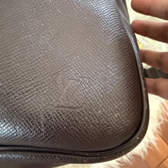 Authentic Louis Vuitton Vintage Taiga Kendall - Burgundy - Picture 15 of 16